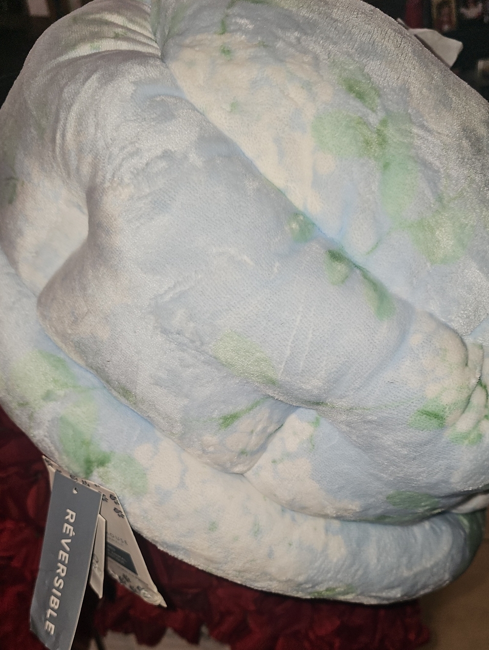 Farmhouse NWT Reversible Plush Small Pet Bed Lt. Blue Checker Green Accents